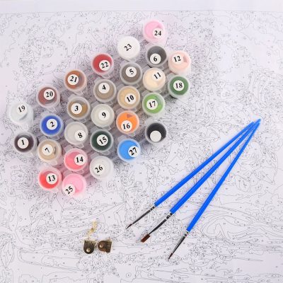 canvasand painting brushes