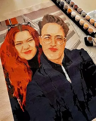 Custom couple paint by numbers of a smiling pair taking a selfie